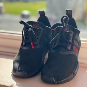 Men’s size 7 or women’s 8 red and black adidas 🔥🔥